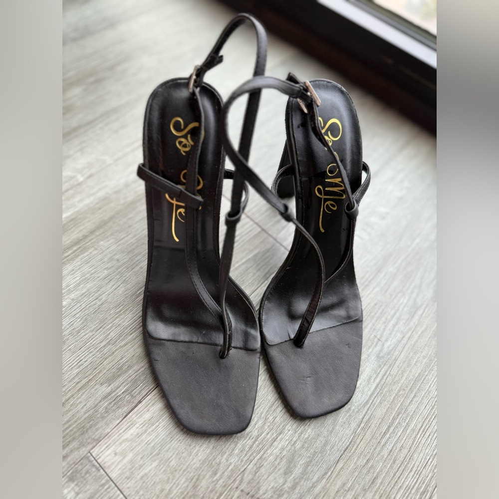 So Me Black Strappy Toe-Loop Heeled Sandals size 7 comes with gift. - Picture 2 of 16